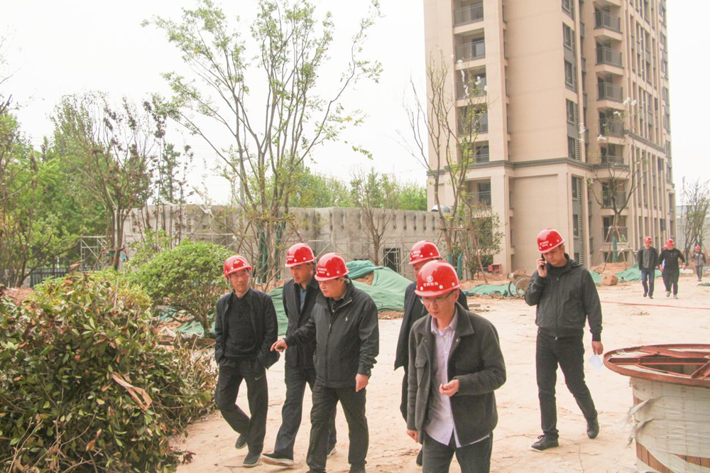 鄭州市國資委黨委書記、主任李秀山一行到美好天境苑項(xiàng)目調(diào)研指導(dǎo)安全生產(chǎn)工作