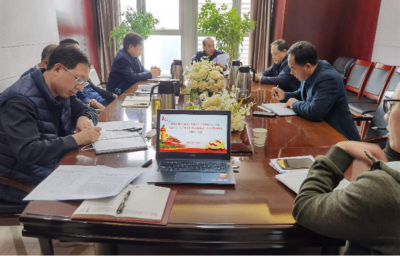 集團(tuán)公司黨委理論學(xué)習(xí)中心組專題學(xué)習(xí)《習(xí)近平關(guān)于防范風(fēng)險(xiǎn)挑戰(zhàn)、應(yīng)對(duì)突發(fā)事件論述摘編》等文件精神